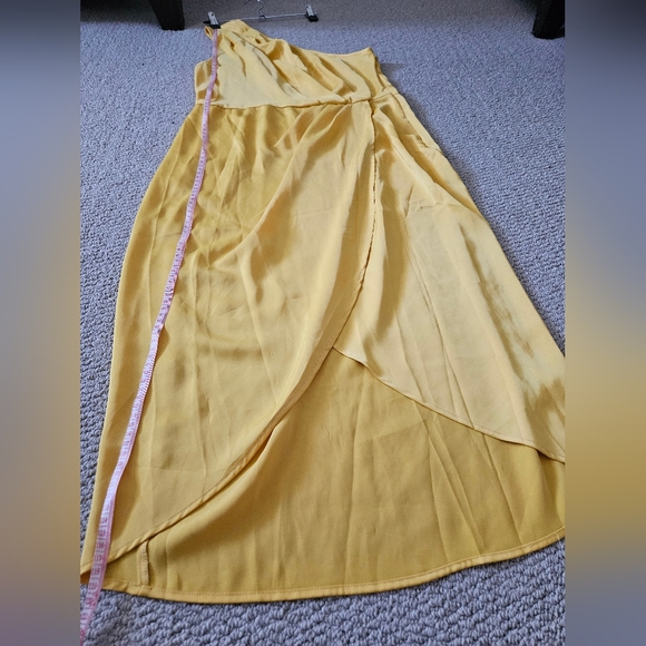 Pretty Garden Satin Dress - Picture 2 of 5